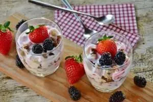 healthy foods for lunch - greek yogurt
